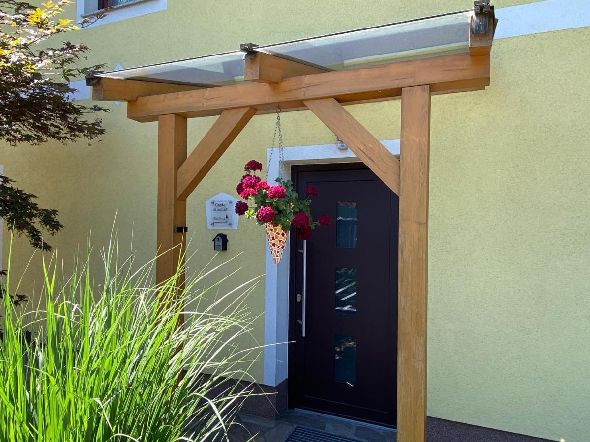 Privatzimmer Und Ferienwohnungen Leeb Persenbeug Exterior foto