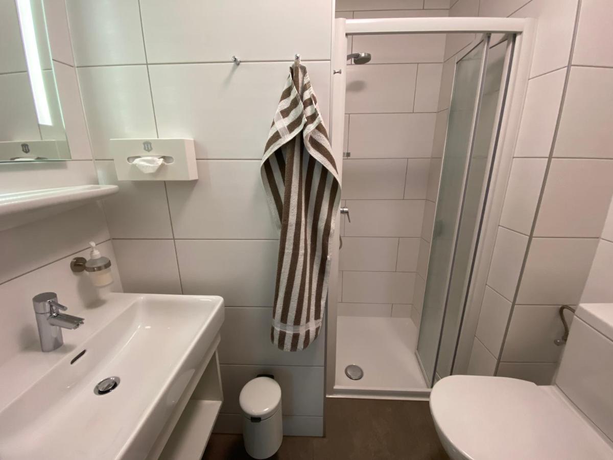Privatzimmer Und Ferienwohnungen Leeb Persenbeug Exterior foto