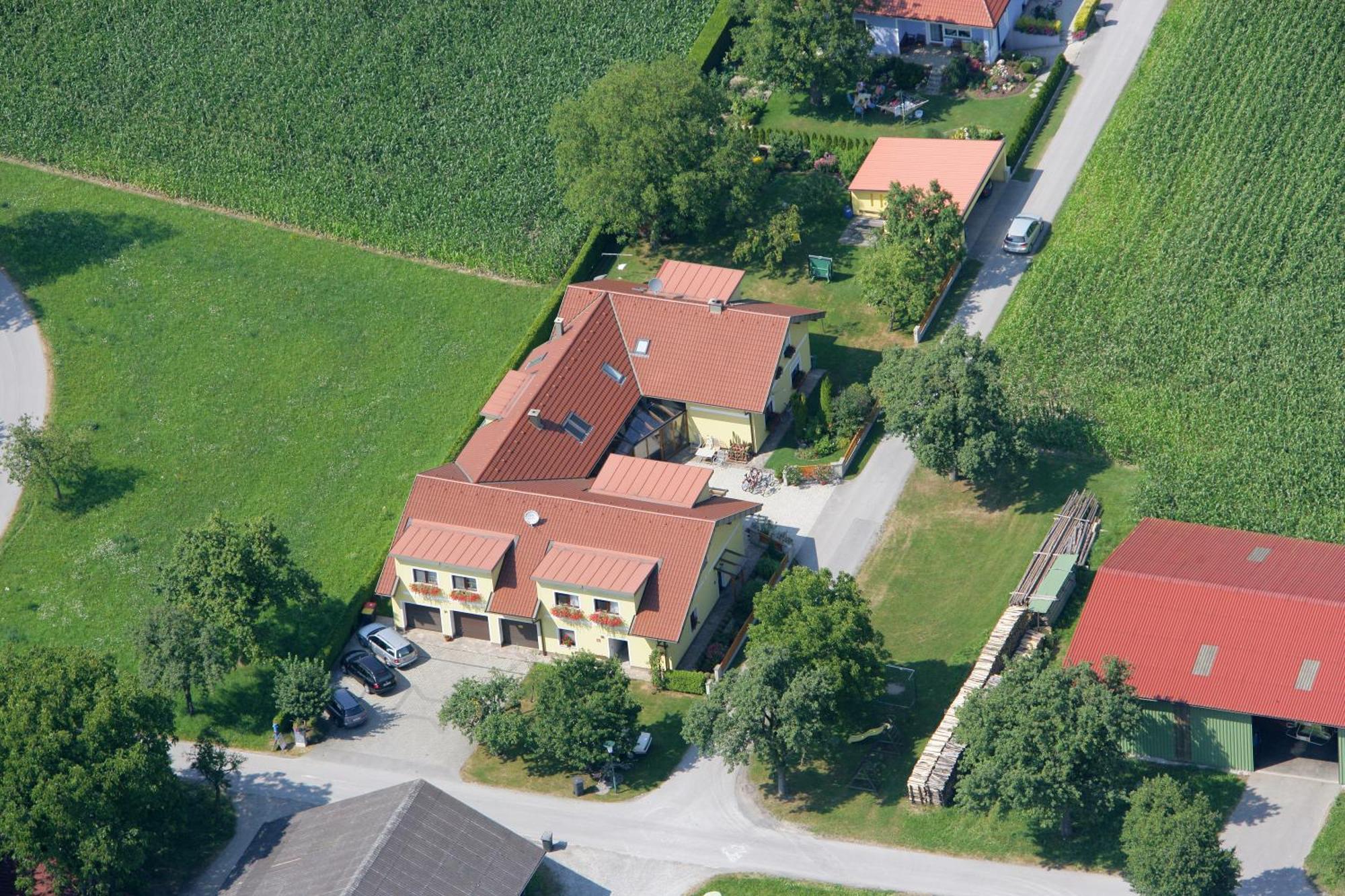 Privatzimmer Und Ferienwohnungen Leeb Persenbeug Exterior foto